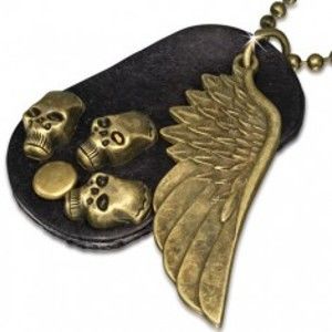 Šperky eshop - Náhrdelník - hnedá kožená oválna známka, krídlo, lebky, retiazka S42.17