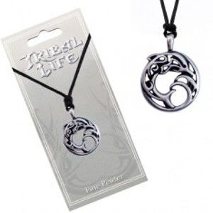 Šperky eshop - Náhrdelník - kovový kruh s ornamentmi, delfín vo vlnách, šnúrka AC1.10