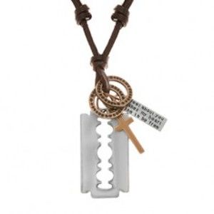 Šperky eshop - Nastaviteľný kožený náhrdelník, prívesky - žiletka, kríž, známka a obruče Y37.12