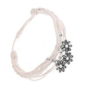 Šperky eshop - Nastaviteľný pletený náramok, biele šnúrky, oceľové prívesky - kvietky SP83.17