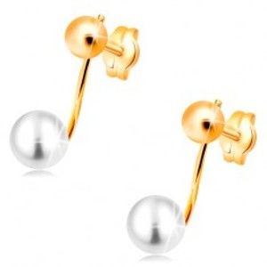 Šperky eshop - Náušnice v žltom 14K zlate - lesklá gulička a biela perla na paličke GG33.30