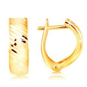 Šperky eshop - Náušnice v žltom 14K zlate - oblúk s ligotavými šikmými zárezmi GG217.15