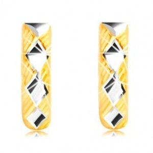 Šperky eshop - Náušnice zo 14K zlata - lesklé kosoštvorce v bielom zlate, trojuholníky s líniami GG219.26