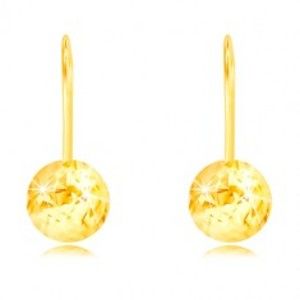 Šperky eshop - Náušnice zo žltého zlata 585 - ozdobne vyrezávaná lesklá gulička, háčiky GG219.19