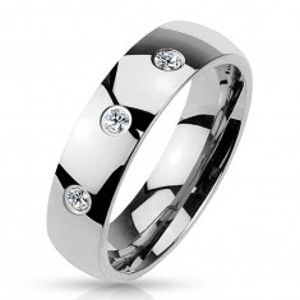 Šperky eshop - Obrúčka striebornej farby z ocele 316L, lesklý hladký povrch, tri zirkóny, 4 mm M05.11 - Veľkosť: 54 mm
