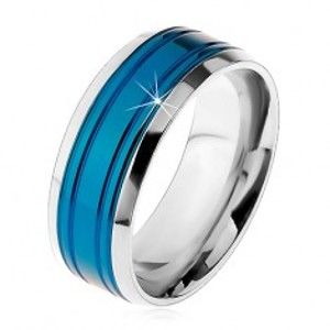 Šperky eshop - Obrúčka z chirurgickej ocele, modrý pás, lemy striebornej farby, zárezy, 8 mm M08.13 - Veľkosť: 62 mm