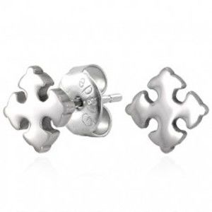 Šperky eshop - Oceľové náušnice striebornej farby - lesklý ľaliový krížik, puzetky X13.19