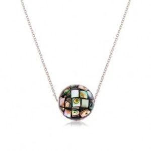 Šperky eshop - Oceľový náhrdelník, lesklá gulička zdobená úlomkami mušle Abalone Z46.10