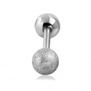 Šperky eshop - Oceľový piercing do tragusu ucha - hladká a pieskovaná guľôčka striebornej farby, 16 mm W24.30