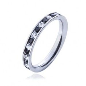 Šperky eshop - Oceľový prsteň - číre a čierne kamienky J1.12 - Veľkosť: 49 mm