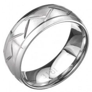 Šperky eshop - Oceľový prsteň - dve línie a cik-cak vzor, povrch striebornej farby C26.9 - Veľkosť: 57 mm