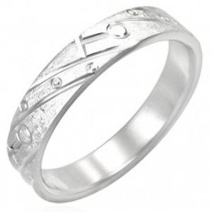 Šperky eshop - Oceľový prsteň - matný s gravírovaným vzorom K12.3 - Veľkosť: 57 mm