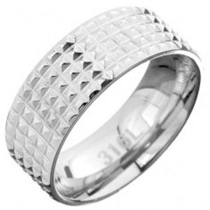 Šperky eshop - Oceľový prsteň - obrúčka s kosoštvorcovými zárezmi C26.8 - Veľkosť: 62 mm