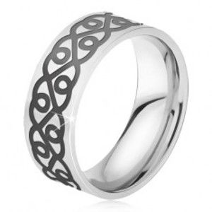 Šperky eshop - Oceľový prsteň - obrúčka striebornej farby, hrubý čierny ornament, srdcia BB17.02 - Veľkosť: 57 mm