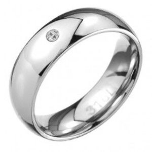 Šperky eshop - Oceľový prsteň - zrkadlovo lesklý oblý povrch, číry zirkónik C26.1 - Veľkosť: 62 mm