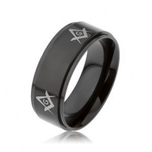 Šperky eshop - Oceľový prsteň čiernej farby, symboly slobodomurárov na vyvýšenom páse SP63.27 - Veľkosť: 57 mm
