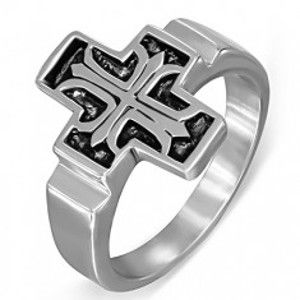 Šperky eshop - Oceľový prsteň, Fleur de Lis v patinovanom latinskom kríži BB07.13 - Veľkosť: 57 mm