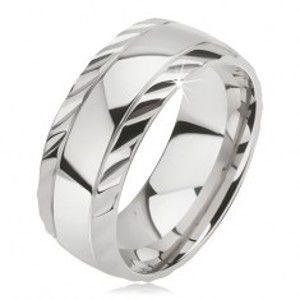 Šperky eshop - Oceľový prsteň, lesklý stredový pás, šikmé zárezy pri okrajoch BB11.11 - Veľkosť: 57 mm