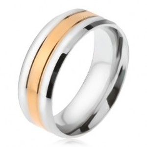 Šperky eshop - Oceľový prsteň, pásy striebornej a zlatej farby, zošikmené okraje BB16.11 - Veľkosť: 59 mm