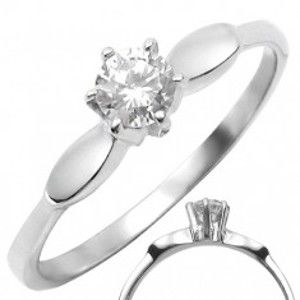 Šperky eshop - Oceľový prsteň s čírym vystúpeným zirkónom s oválmi po stranách E8.7 - Veľkosť: 52 mm