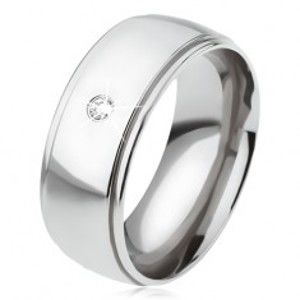 Šperky eshop - Oceľový prsteň s lesklým oblým stredovým pásom, číry zirkón S69.17 - Veľkosť: 68 mm