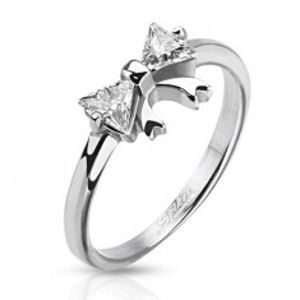 Šperky eshop - Oceľový prsteň s mašličkou a dvoma čírymi zirkónmi B7.10 - Veľkosť: 55 mm