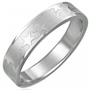 Šperky eshop - Oceľový prsteň s matným stredovým pásom a hviezdami BB5.1 - Veľkosť: 54 mm