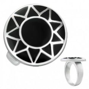 Šperky eshop - Oceľový prsteň s obrysom slnka striebornej farby v čiernom kruhu E8.5 - Veľkosť: 57 mm