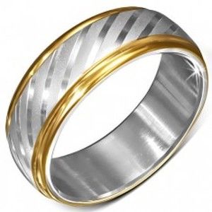 Šperky eshop - Oceľový prsteň s okrajmi zlatej farby a saténovými diagonálnymi pásmi BB7.3 - Veľkosť: 54 mm
