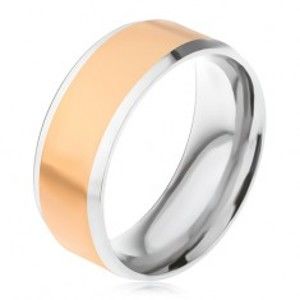 Šperky eshop - Oceľový prsteň, stredový pás zlatej farby, šikmé okraje striebornej farby BB16.01 - Veľkosť: 57 mm