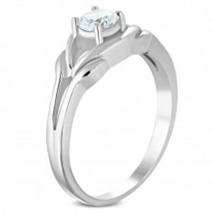 Šperky eshop - Oceľový prsteň striebornej farby, číry zirkón, rozdelené ramená M12.01 - Veľkosť: 49 mm