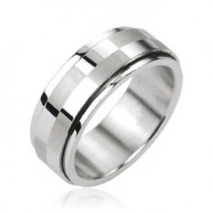 Šperky eshop - Oceľový prsteň striebornej farby, otáčací stredový pás s motívom šachovnice SP63.14 - Veľkosť: 70 mm