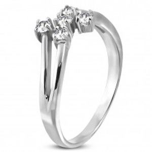 Šperky eshop - Oceľový prsteň striebornej farby s piatimi čírymi zirkónmi D17.14 - Veľkosť: 52 mm