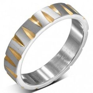 Oceľový prsteň striebornej farby so zárezmi v zlatej farbe - Veľkosť: 57 mm