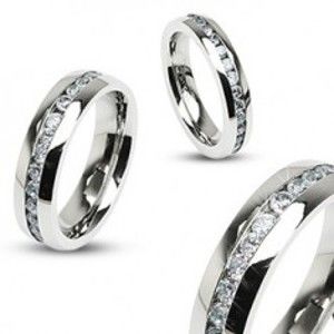 Šperky eshop - Oceľový prsteň striebornej farby, stredová línia čírych zirkónov B1.4 - Veľkosť: 57 mm