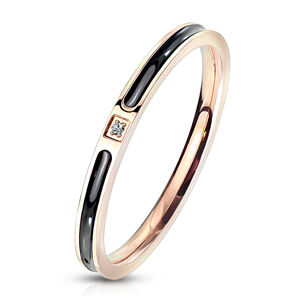 Oceľový prsteň v medenej farbe - úzky pás s čiernou glazúrou, číry zirkón s lemom, 2 mm - Veľkosť: 60 mm