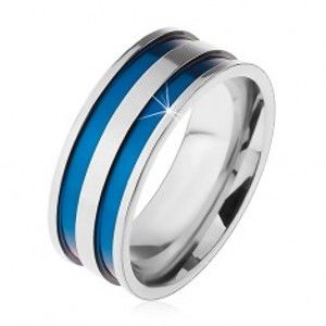 Šperky eshop - Oceľový prsteň v striebornom odtieni, tenké vyhĺbené pásy modrej farby, 8 mm M09.11 - Veľkosť: 57 mm