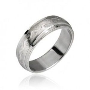 Šperky eshop - Oceľový prsteň vzor vlnka s bodkami D9.9 - Veľkosť: 49 mm