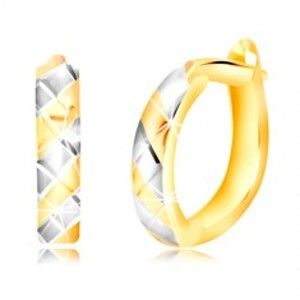 Šperky eshop - Okrúhle náušnice v 14K zlate s bielo-žltými pásikmi, zárezmi a ruským zapínaním GG218.18