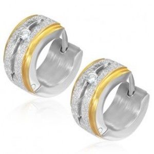 Šperky eshop - Okrúhle pieskované náušnice z ocele so zirkónom, okraje zlatej farby AA04.21