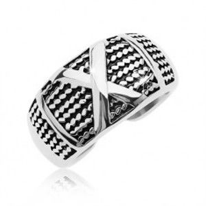 Šperky eshop - Patinovaný oceľový prsteň so vzorom tenkých retiazok a veľkým X AB36.11/12 - Veľkosť: 58 mm