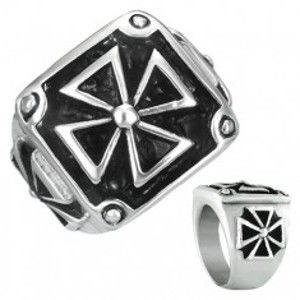 Šperky eshop - Pečatný prsteň z ocele - maltézsky kríž v ráme s patinou E9.1 - Veľkosť: 66 mm