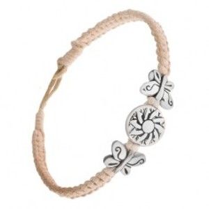 Šperky eshop - Pletený béžový náramok zo šnúrok, kruhová známka s kvetom, motýle S19.26