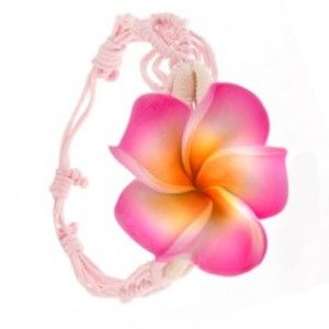 Šperky eshop - Pletený náramok zo svetloružových šnúrok, ružový kvet, mušličky S53.16