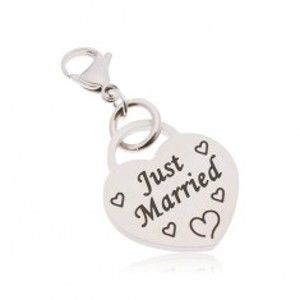 Šperky eshop - Prívesok na kľúčenku, chirurgická oceľ, srdce s nápisom Just Married AA43.29