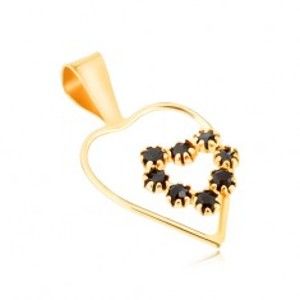 Šperky eshop - Prívesok v žltom 9K zlate, tenká línia kontúry srdca, čierne zafírové srdce GG52.01