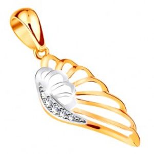 Šperky eshop - Prívesok zo 14K zlata - vyrezávané anjelské krídlo, žlté a biele zlato, zirkóny GG195.37