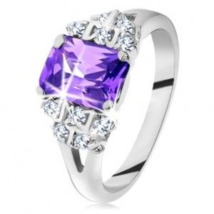 Šperky eshop - Prsteň - strieborná farba, brúsený fialový zirkón, trblietavé číre zirkóniky G12.20 - Veľkosť: 52 mm