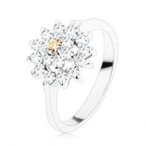 Šperky eshop - Prsteň - strieborný odtieň, kvet v čírej a svetlohnedej farbe, zirkónový lem V04.07 - Veľkosť: 51 mm