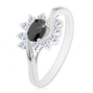 Šperky eshop - Prsteň s lesklými ramenami, čierny zirkónový ovál a číre oblúčiky AC19.30 - Veľkosť: 57 mm